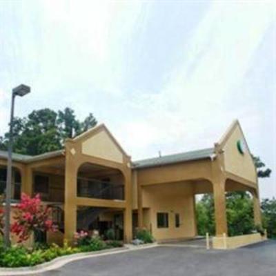 фото отеля Green Roof Inn & Suites