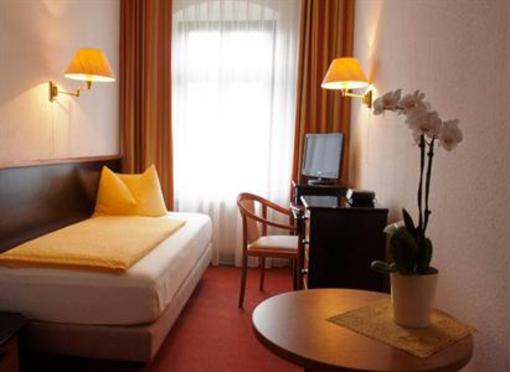 фото отеля Hotel An der Rennbahn