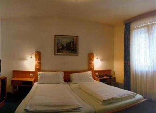 фото отеля Hotel Domino Hanau