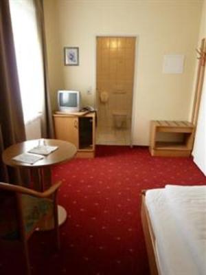 фото отеля Hotel Domino Hanau