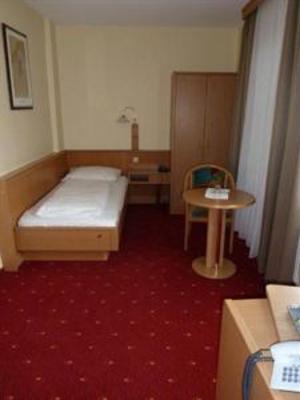 фото отеля Hotel Domino Hanau