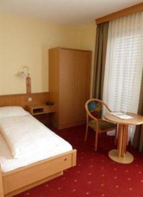 фото отеля Hotel Domino Hanau