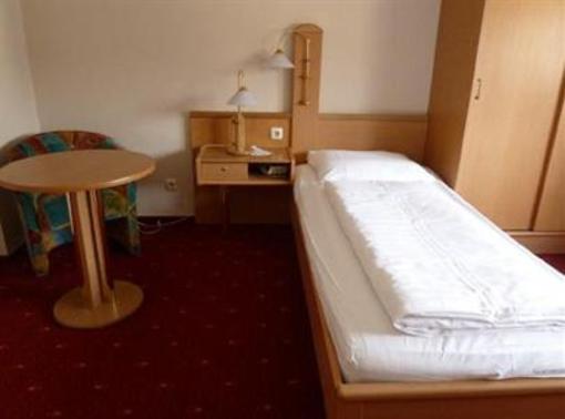 фото отеля Hotel Domino Hanau
