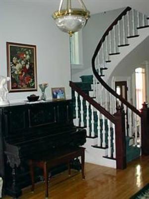 фото отеля Mahogany Manor Bed and Breakfast