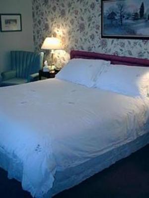 фото отеля Mahogany Manor Bed and Breakfast
