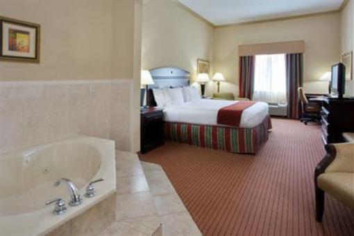 фото отеля Holiday Inn Express Hotel & Suites Wharton