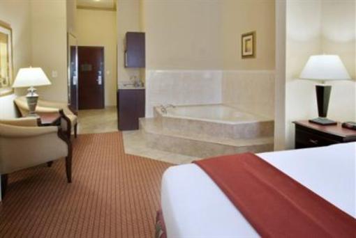 фото отеля Holiday Inn Express Hotel & Suites Wharton