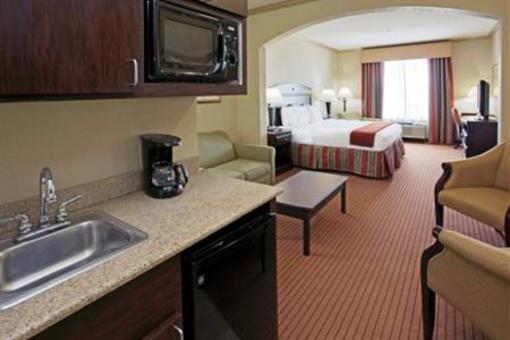 фото отеля Holiday Inn Express Hotel & Suites Wharton