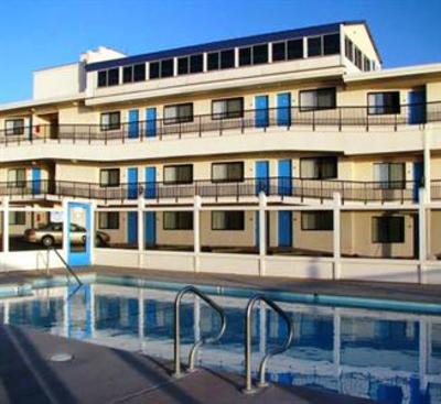 фото отеля Edgewater Inn & Suites