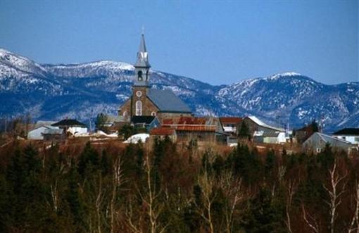 фото отеля Auberge Cap Aux-Corbeaux