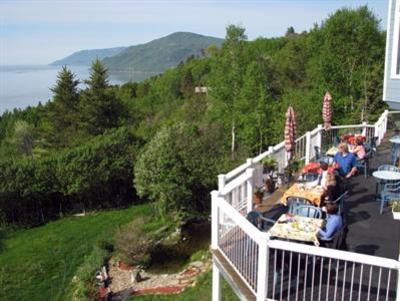 фото отеля Auberge Cap Aux-Corbeaux
