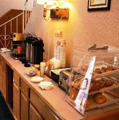 фото отеля Saratoga Downtowner Motel