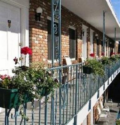 фото отеля Saratoga Downtowner Motel