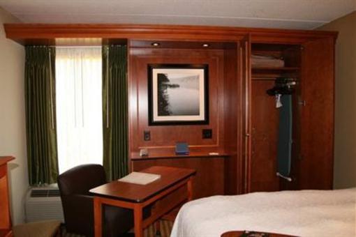 фото отеля Hampton Inn Wheeling