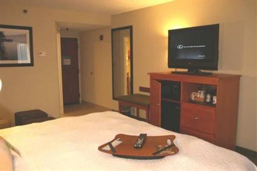 фото отеля Hampton Inn Wheeling