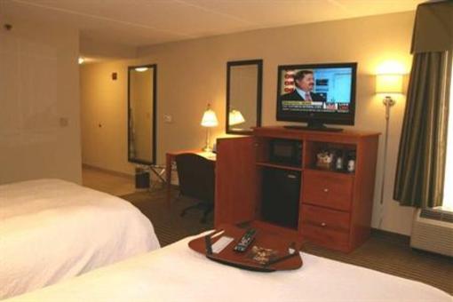 фото отеля Hampton Inn Wheeling