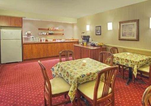 фото отеля Econo Lodge Orillia