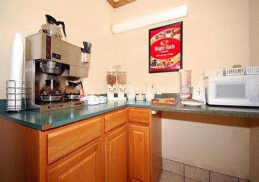 фото отеля Econo Lodge East Wichita