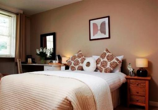 фото отеля Serviced Townhouse Cheltenham