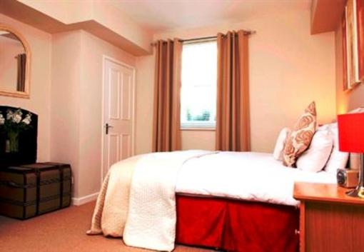 фото отеля Serviced Townhouse Cheltenham