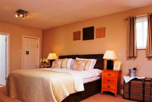фото отеля Serviced Townhouse Cheltenham