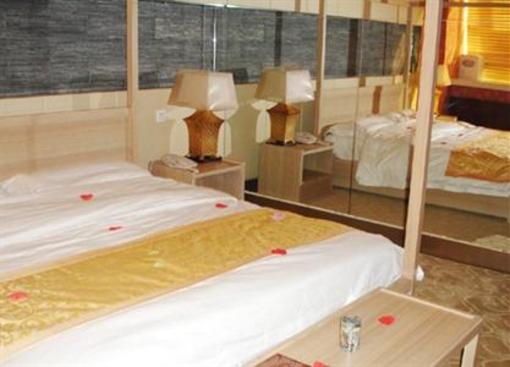 фото отеля Yuelong Hotel