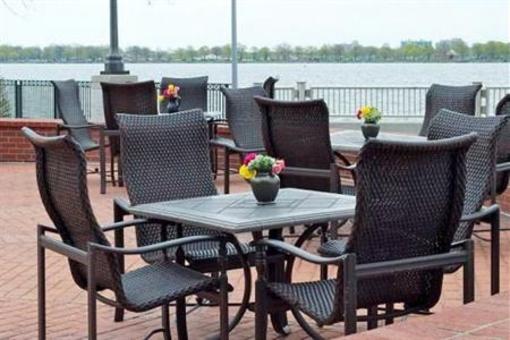 фото отеля Roberts Riverwalk Hotel & Residence Detroit
