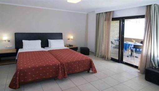 фото отеля Lagomandra Beach Hotel