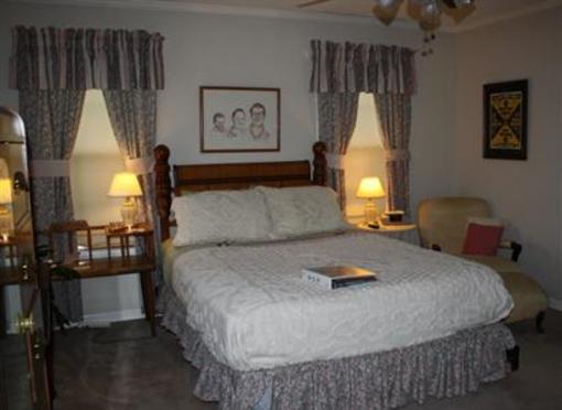 фото отеля Woodrow House Bed and Breakfast