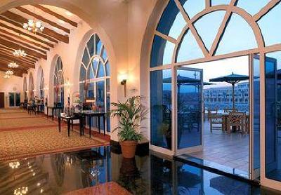 фото отеля Courtyard Dubai, Green Community