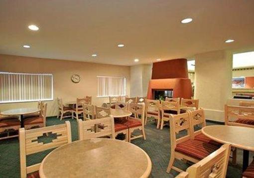 фото отеля Comfort Suites Peoria Sports Complex