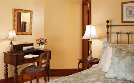 фото отеля Brewster House Bed & Breakfast