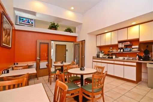фото отеля BEST WESTERN Sky Way Inn & Suites