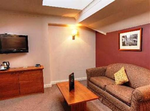 фото отеля Crown Hotel Chertsey