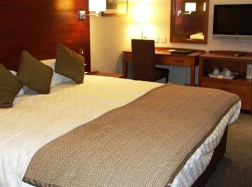фото отеля Crown Hotel Chertsey