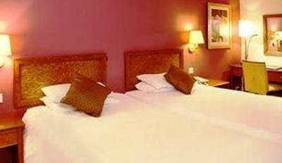 фото отеля Crown Hotel Chertsey
