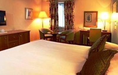 фото отеля Crown Hotel Chertsey