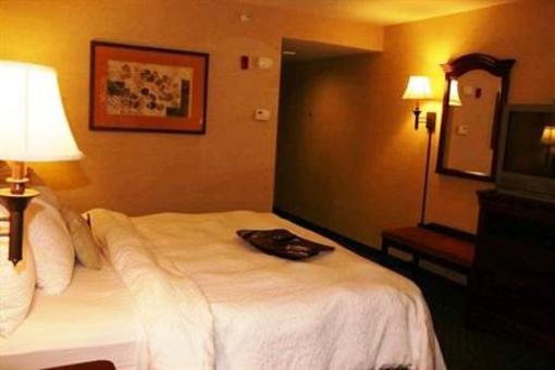 фото отеля Hampton Inn Brattleboro