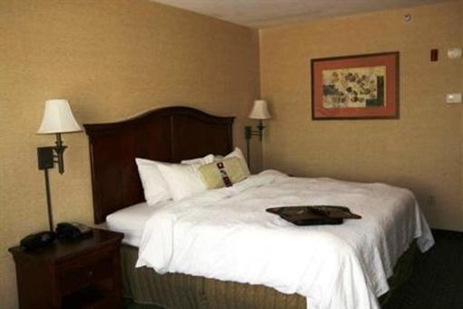 фото отеля Hampton Inn Brattleboro