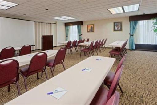фото отеля Holiday Inn Express Hotel & Suites South Charleston