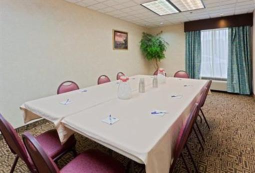 фото отеля Holiday Inn Express Hotel & Suites South Charleston