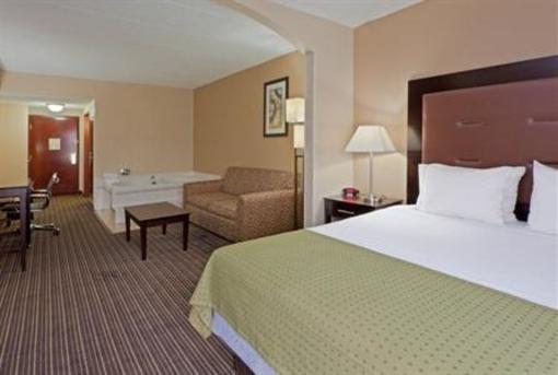 фото отеля Holiday Inn Express Hotel & Suites South Charleston