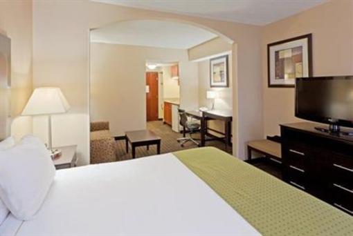 фото отеля Holiday Inn Express Hotel & Suites South Charleston