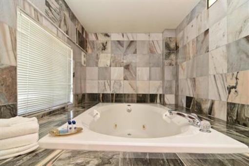 фото отеля BEST WESTERN Brighton Inn