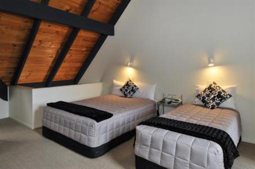фото отеля Wylie Court Motor Lodge