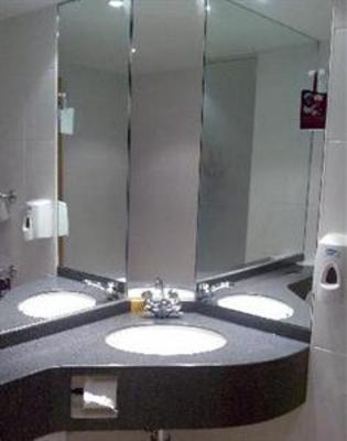 фото отеля Premier Inn City Centre South Glasgow