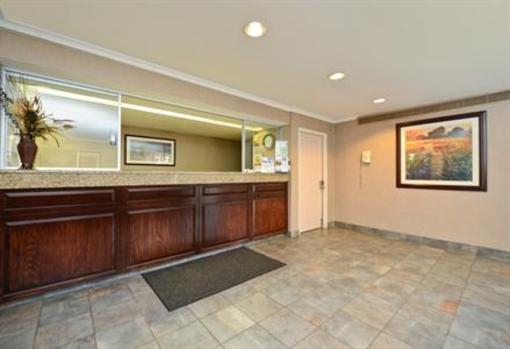 фото отеля Americas Best Value Inn & Suites Overland Park