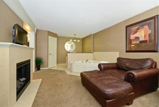 фото отеля Americas Best Value Inn & Suites Overland Park