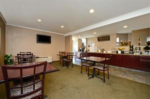 фото отеля Americas Best Value Inn & Suites Overland Park