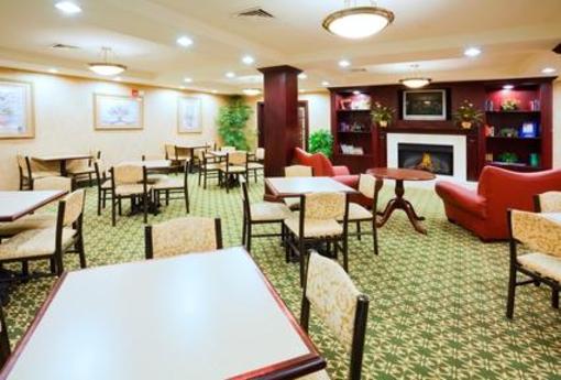 фото отеля Holiday Inn Express Hotel & Suites Concord